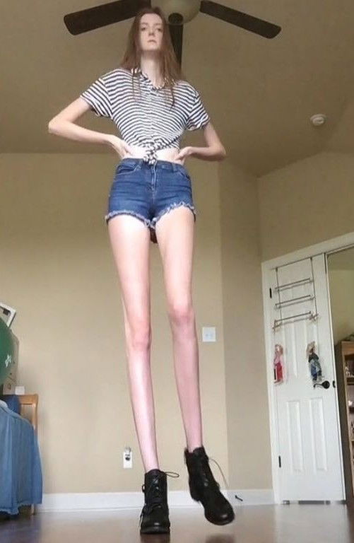 Maci Currin مثير ، مفصل ، كتف ، شورت ، ساق ، كم ، وسط ، فخذ ، ركبة