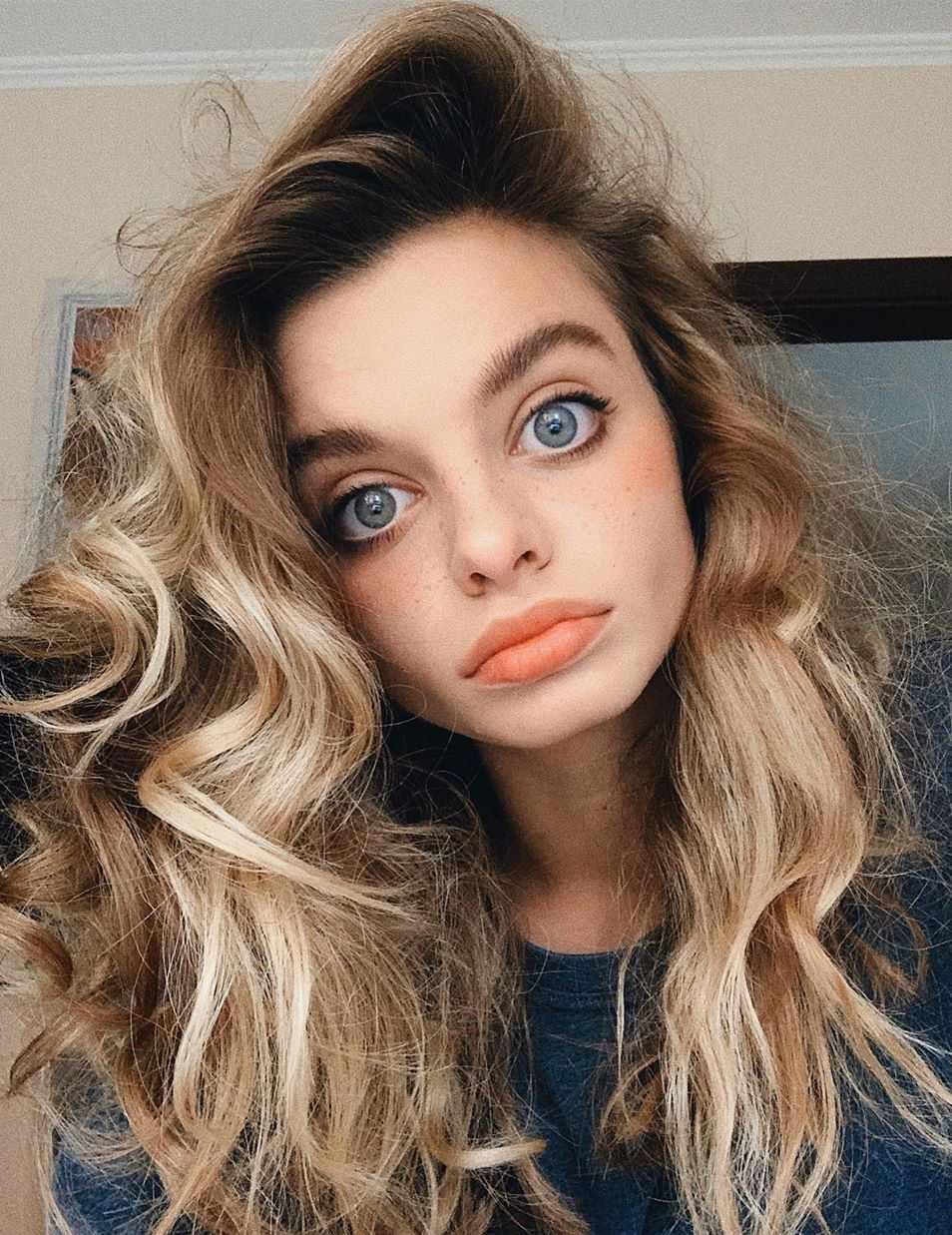 أكبر عيون ، أنف ، خد ، بشرة ، شفة ، ذقن ، حاجب ، رمش ، تصوير فلاش ، فك ، قزحية